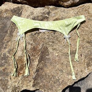 Victoria’s Secret Garter